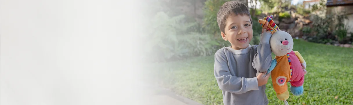 Bastian, paciente XLH, sonriendo